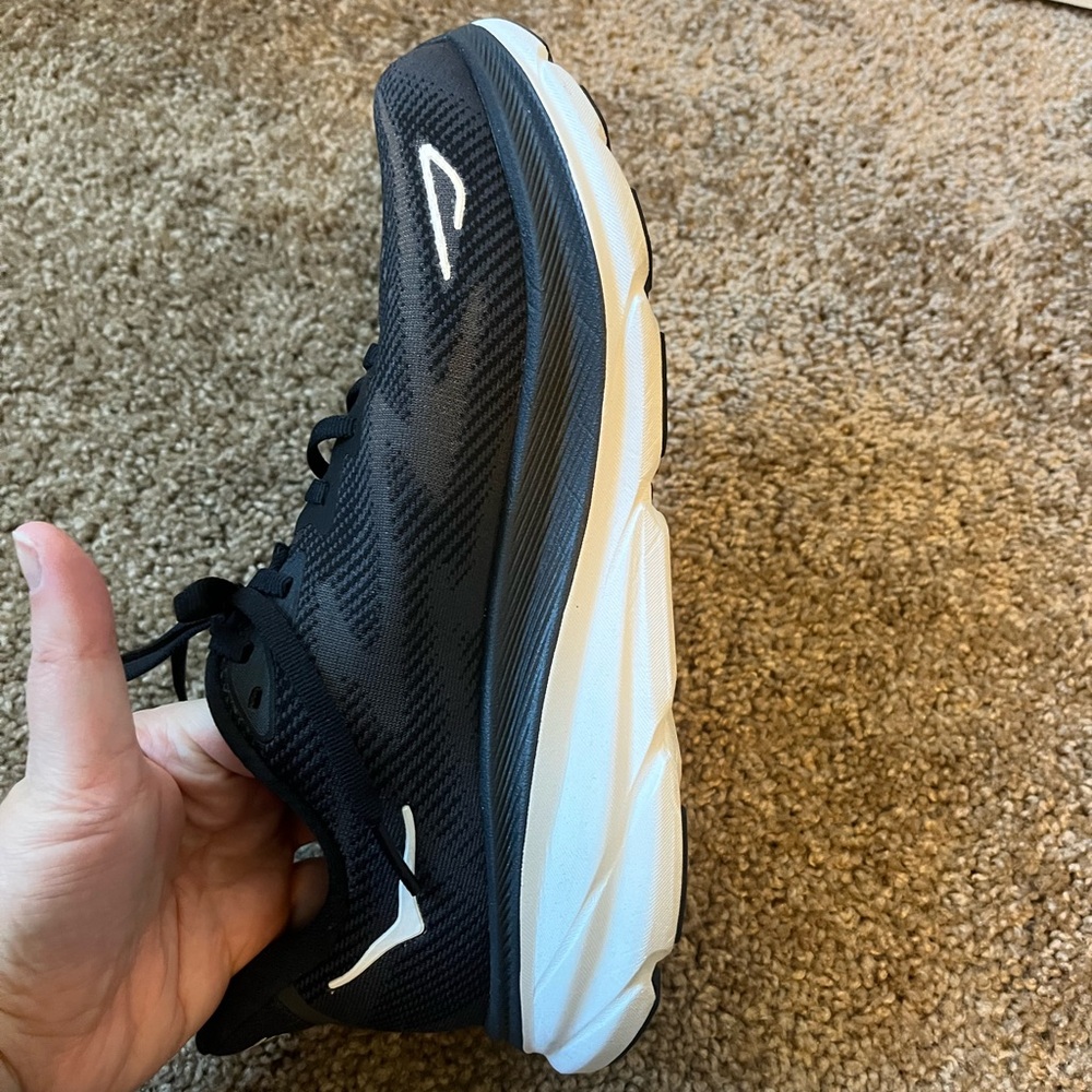 Clifton 9 hokas size 7.5 wide - Picture 3 of 10